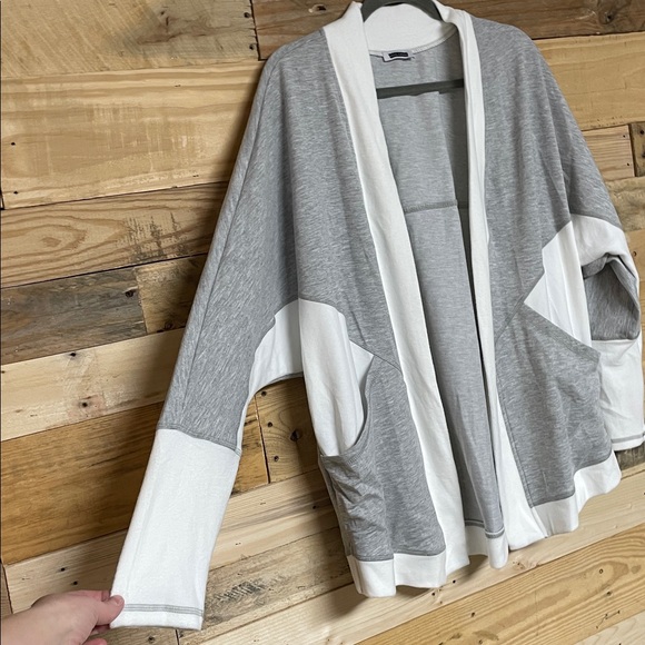Royal and Reese size Large Gray and White Open Front Soft Fleece Detail Cardigan - Picture 3 of 8